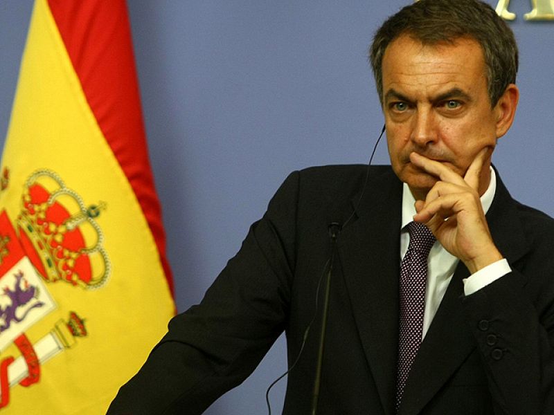 Zapatero deja la puerta abierta a nuevos ajustes y dice que España "soportará las tensiones"