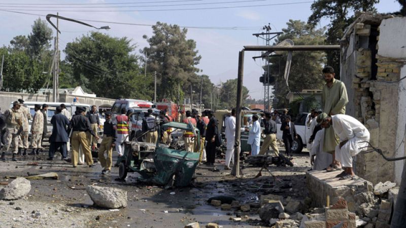 Un doble ataque suicida en Pakistán deja al menos una veintena de fallecidos