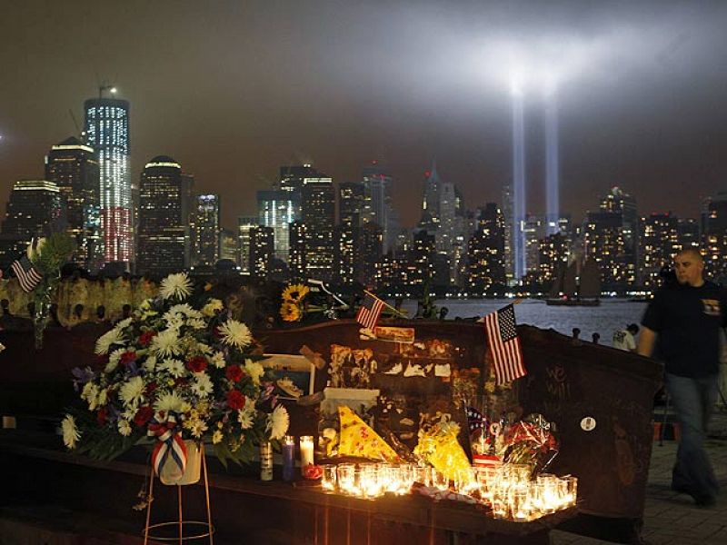Obama y Bush recuerdan juntos a las víctimas del 11-S diez años después