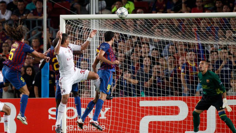 Jarro de agua fría del Milán al Barça en el debut de Champions