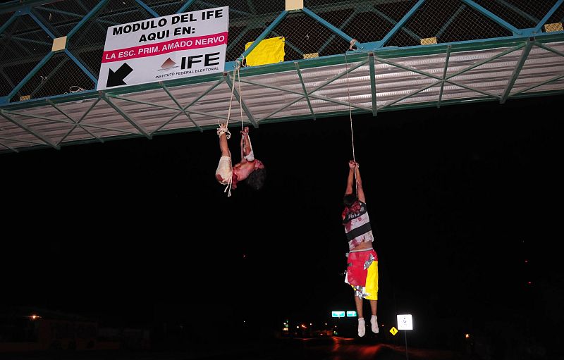 Asesinan y cuelgan de un puente a dos jóvenes en la ciudad mexicana de Nuevo Laredo