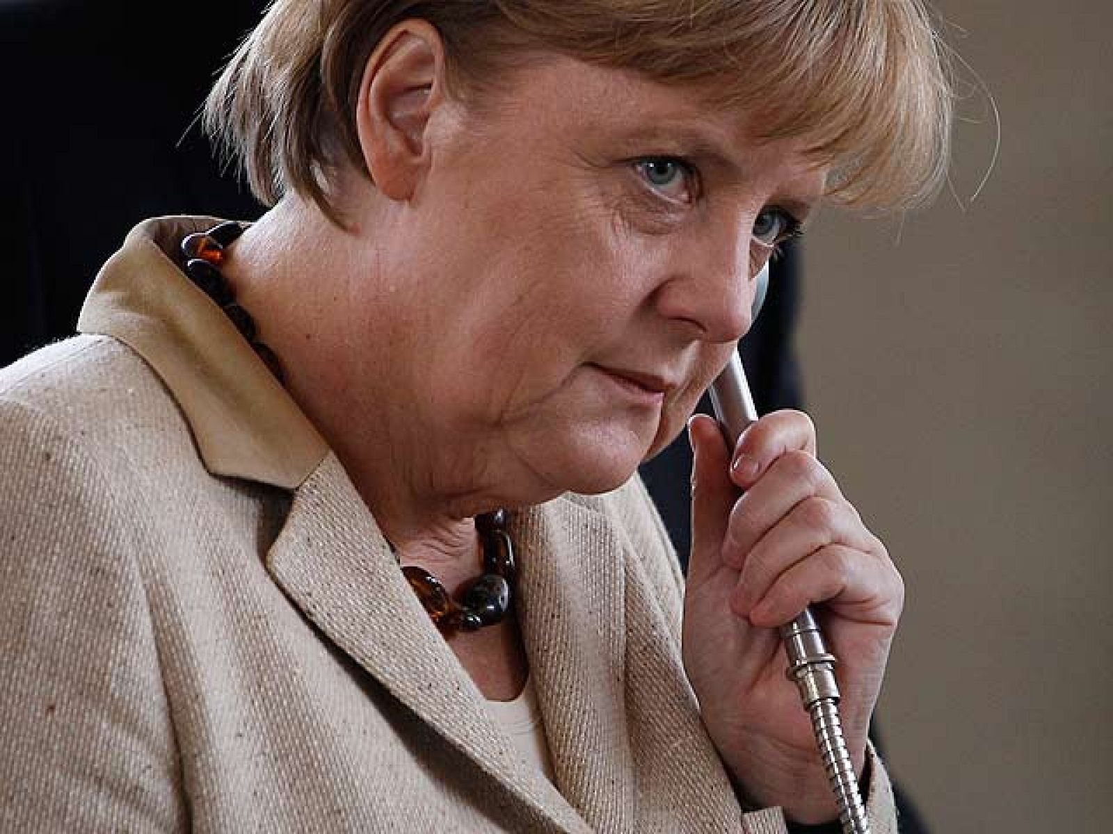 Sarkozy y Merkel apoyan el futuro de Grecia en el euro por su "determinación" en las reformas