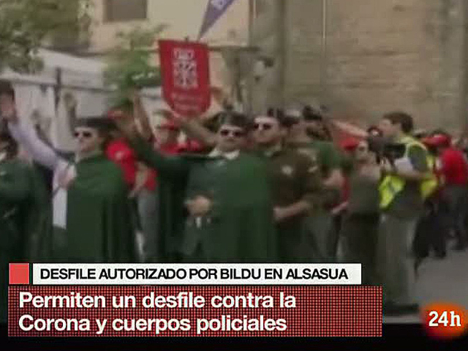 Bildu permite un desfile con burlas al rey y los cuerpos policiales en Alsasua (Navarra) - Informativo 24h | Ver