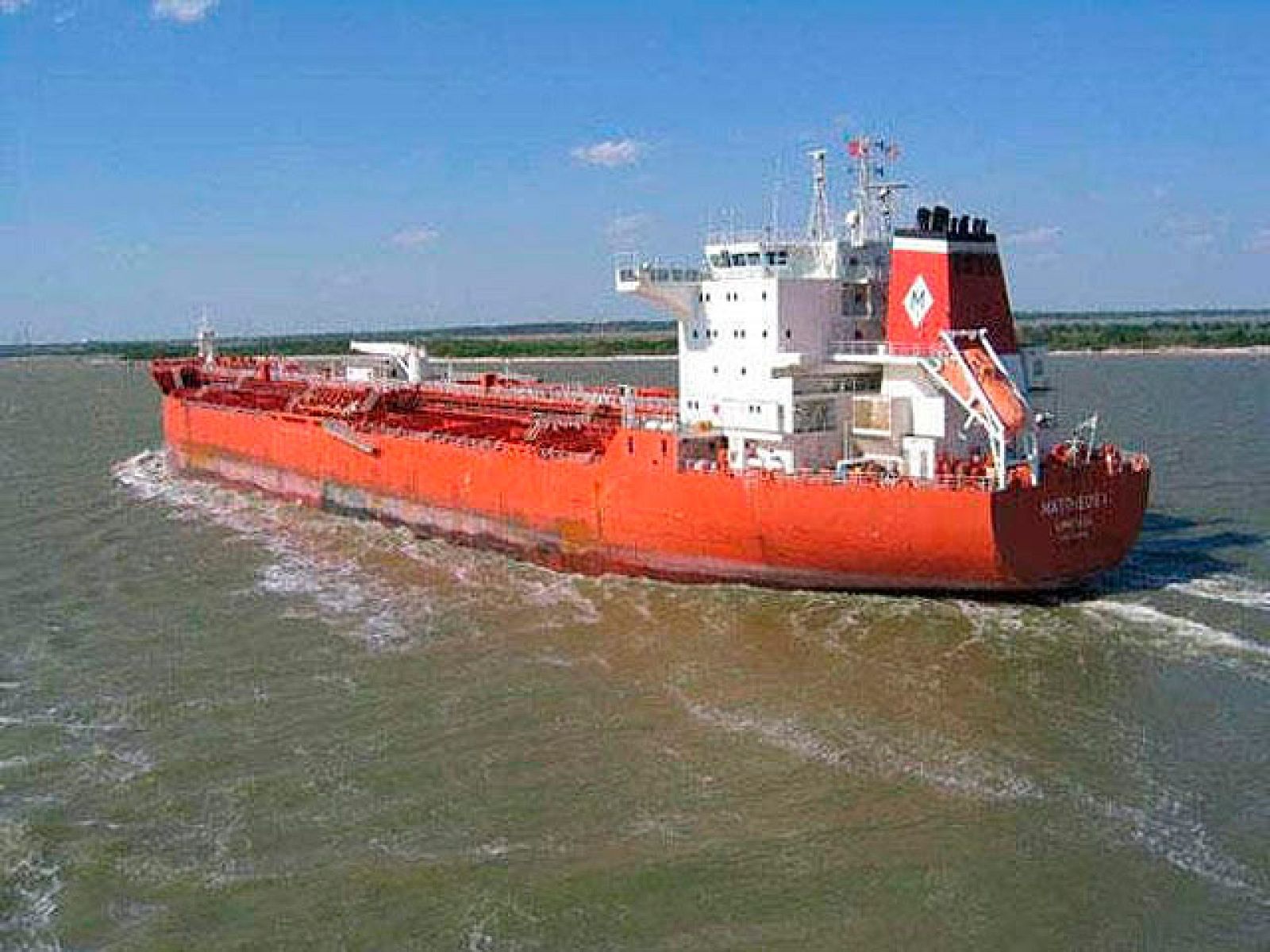 Cinco marineros españoles llevan más de 24 horas secuestrados