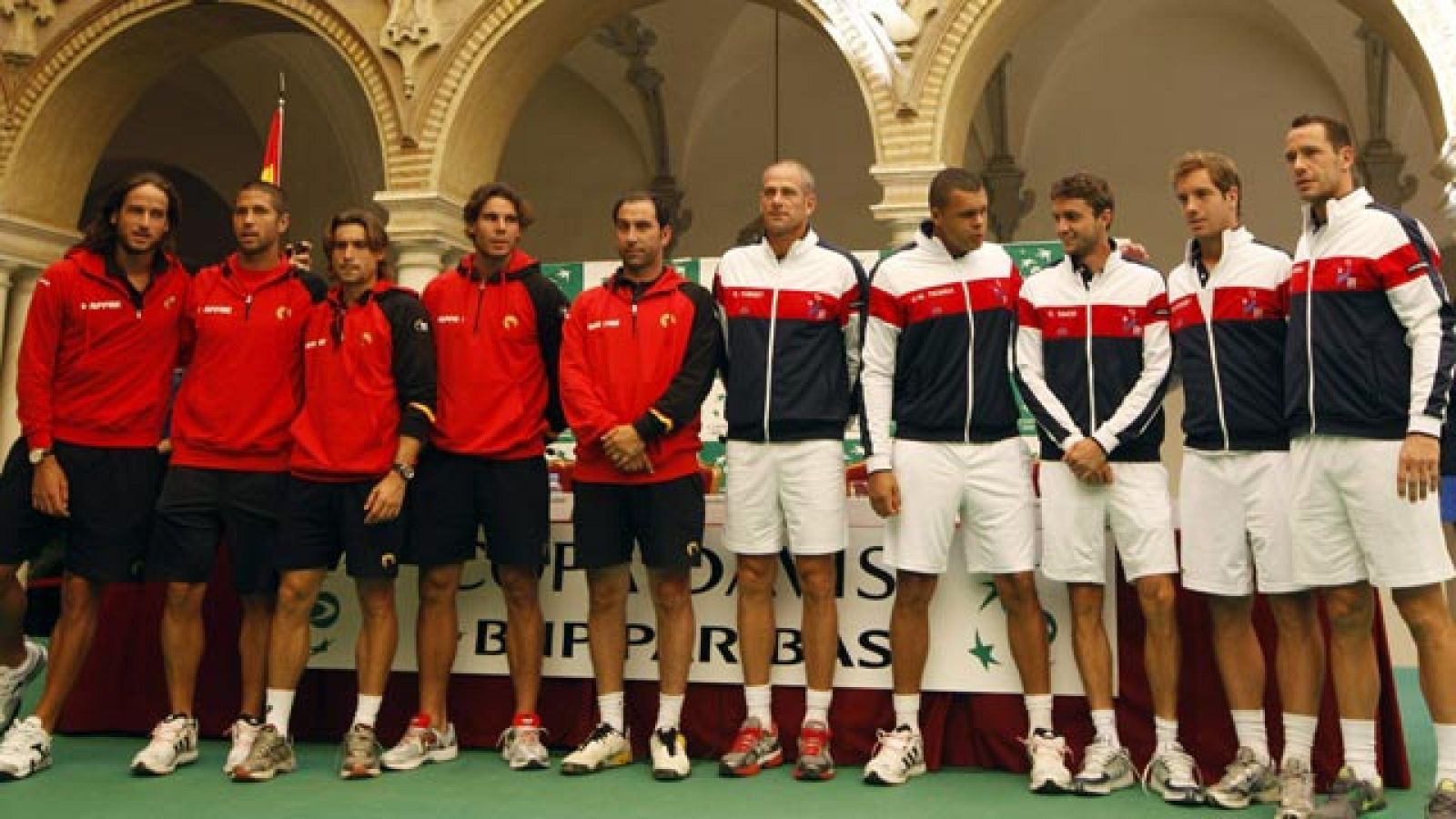 España sale al ruedo de la Plaza de los Califas de Córdoba con la mente puesta en conseguir el billete de la final de la Davis. Nadal ejercerá de líder y abrirá la eliminatoria contra Gasquet