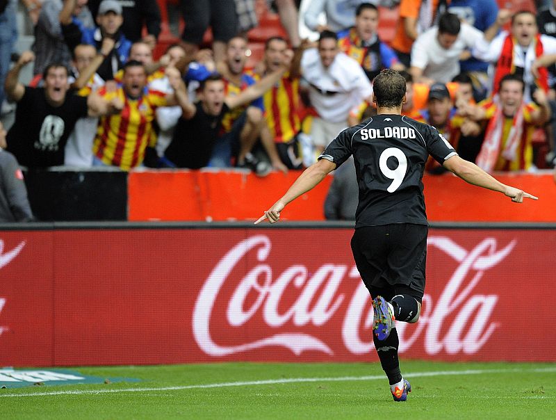 Un Soldado en racha da la victoria al Valencia ante el Sporting