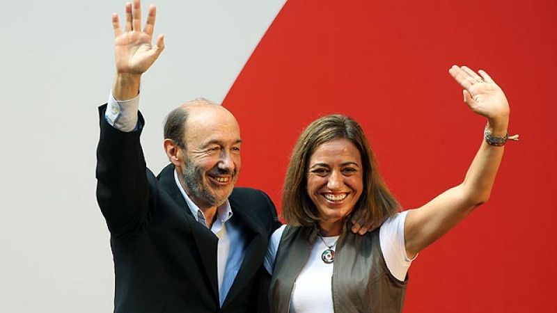 Rubalcaba avala el modelo lingüístico catalán y acusa a Rajoy de actuar como un "pirómano"