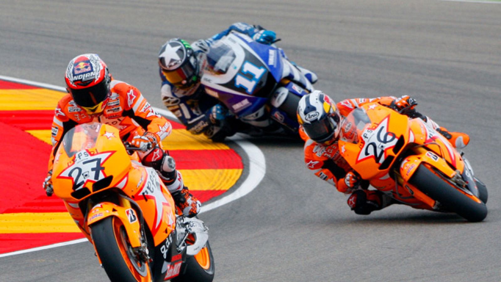 Casey Stoner ha sumado el octavo triunfo del año en MotoGP. En Moto2, Marc Márquez ha hecho lo mismo y está a seis puntos de Stafn Bradl. En el octavo de litro, Nico Terol huele a campeón.