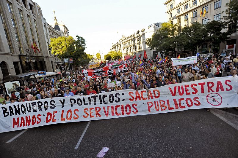 Manifestación contra la privatización de los servicios públicos en Madrid