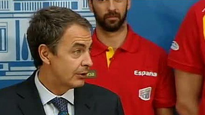 Zapatero, a la selección de baloncesto: "Sois leyenda para los españoles"