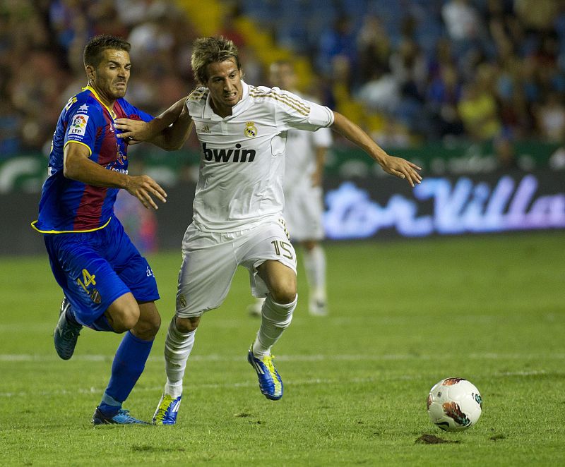El Real Madrid, obligado a recomponer líneas ante el Racing por las bajas