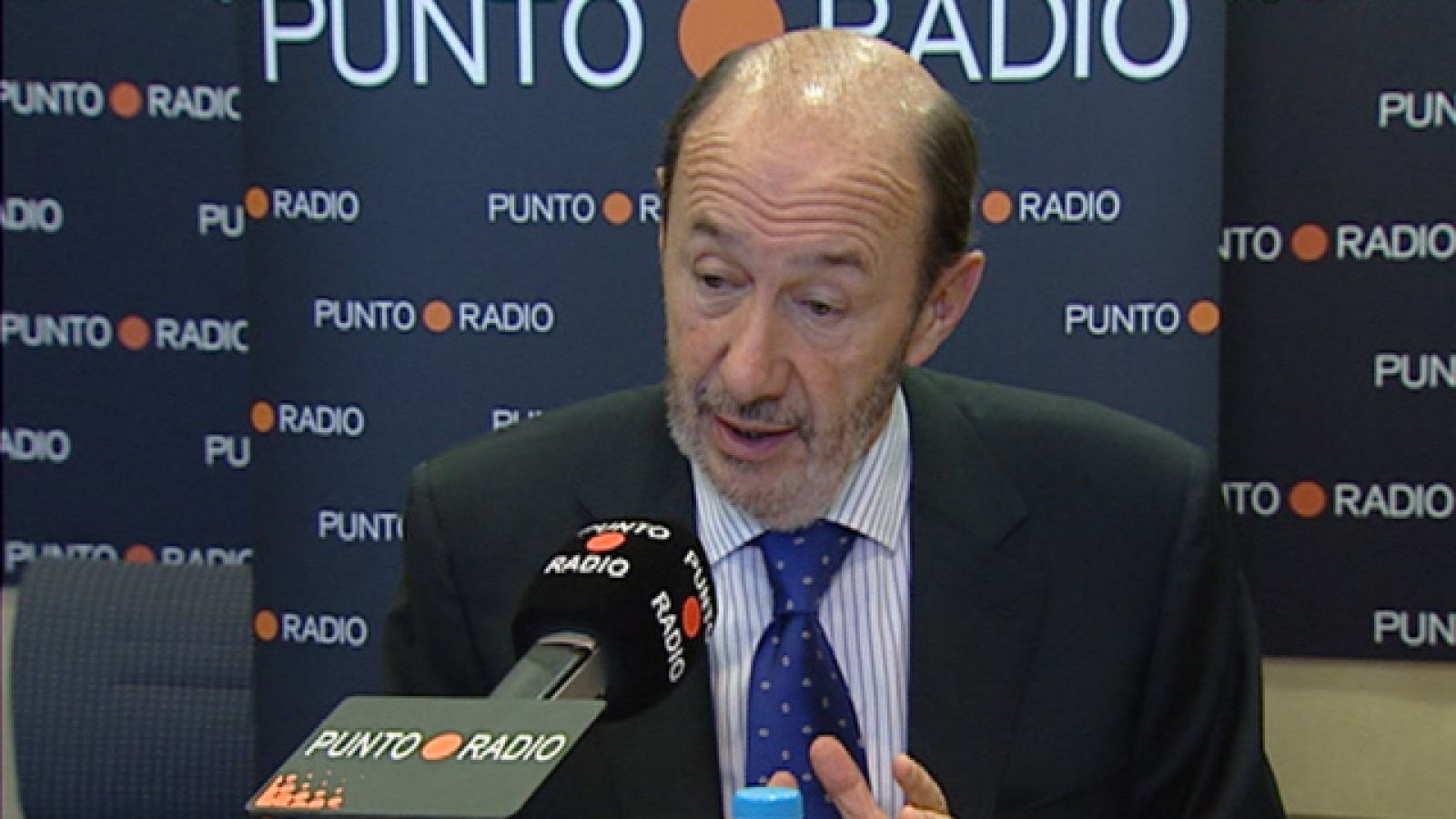 Cruce de acusaciones entre Aguirre y Rubalcaba sobre educación