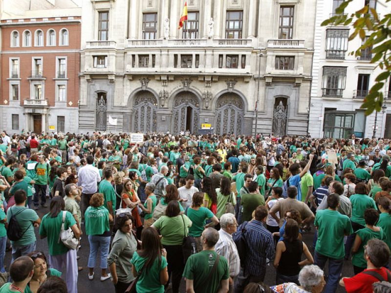 Los docentes madrileños mantiene el pulso el segundo día de huelga al que se suma Galicia
