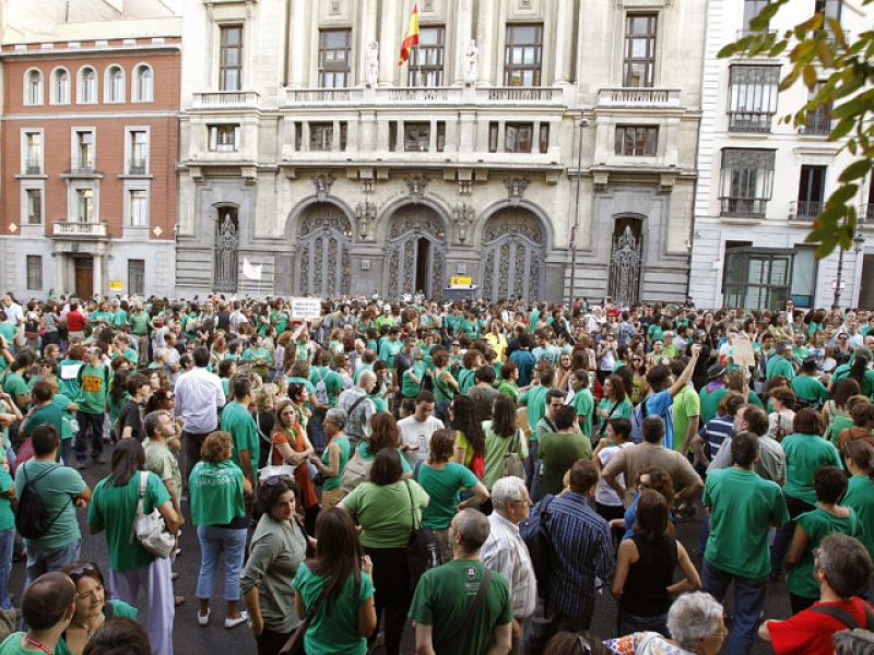 Los docentes madrileños mantiene el pulso el segundo día de huelga al que se suma Galicia