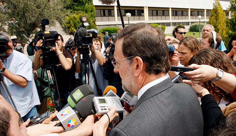 Rajoy admite que el PP pasa por un "momento difícil" y pide tranquilidad