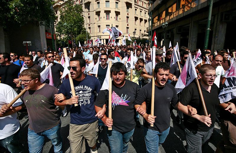 Las protestas contra las medidas de austeridad en Grecia paralizan el transporte