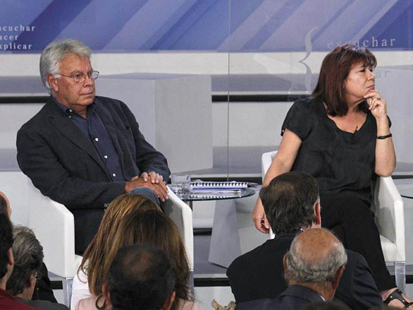 González pide a Zapatero que exija eurobonos "ya" a cambio de la reforma de la Constitución