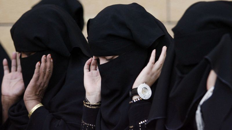 El rey saudí abre la mano a una mayor participación de la mujer en las instituciones