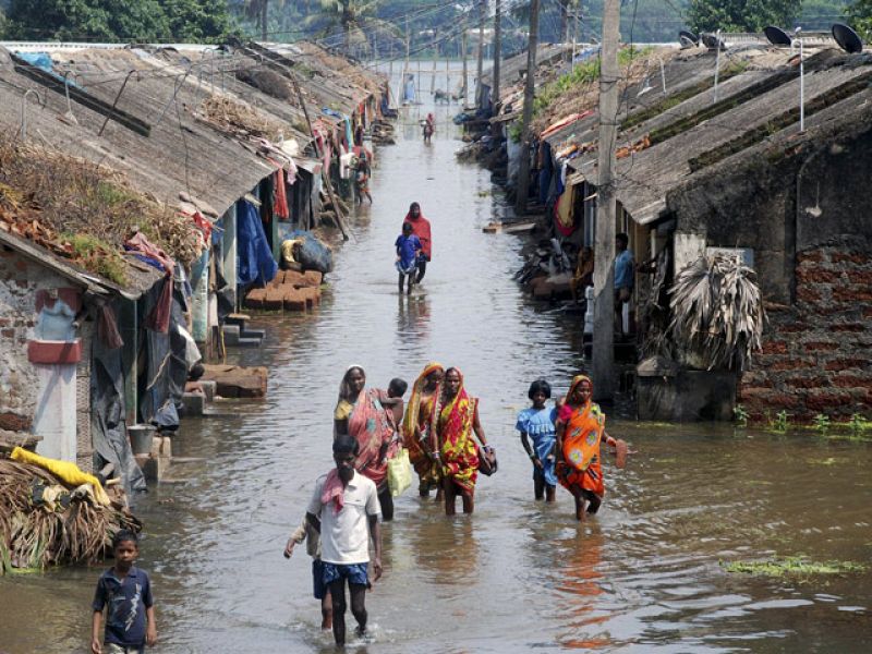Fuertes lluvias e inundaciones dejan cerca de un centenar de fallecidos en la India