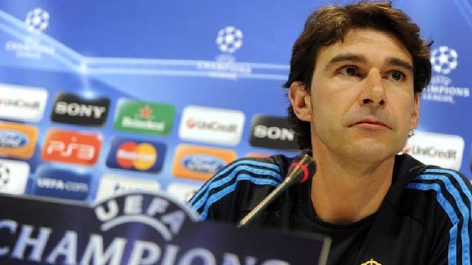 Aitor Karanka y Álvaro Arbeloa han mostrado a TVE la unión que existe en el vestuario del Madrid, en la jornada previa a la visita del Ajax en Champions League