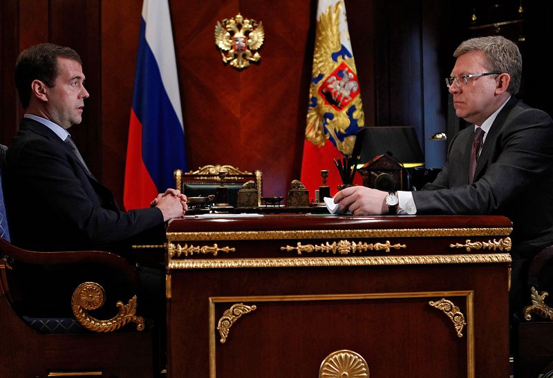 Dimite el ministro de Finanzas ruso tras criticar el intercambio de poder de Medvédev con Putin
