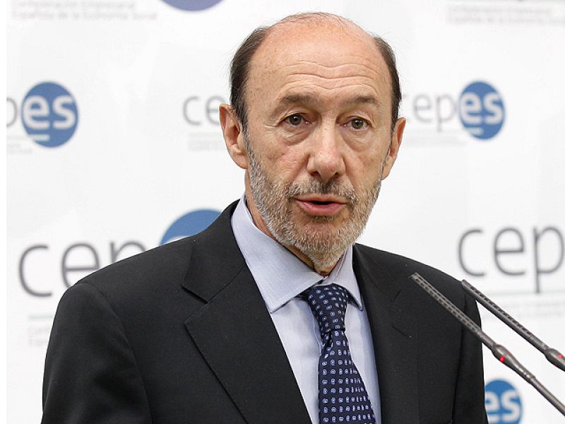 Rubalcaba asegura que no congelará ni pensiones ni sueldos de funcionarios en 2012