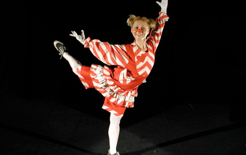 El Teatro Negro de Praga trae a Madrid a 'Alicia' y al Barón de Münchaussen