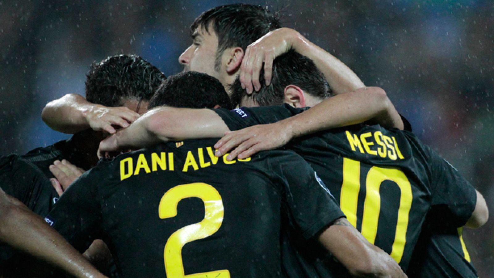 El FC Barcelona ha goleado al BATE Borisov  en la segunda jornada de la fase de  grupos de la Liga de Campeones gracias a un dominio total del juego,  a saber aprovechar errores tontos de la poblada defensa bielorrusa y  a la inspiración de un Messi