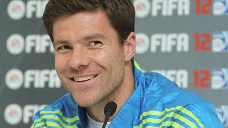 Xabi Alonso bromea con los rumores de problemas en el vestuario del Madrid