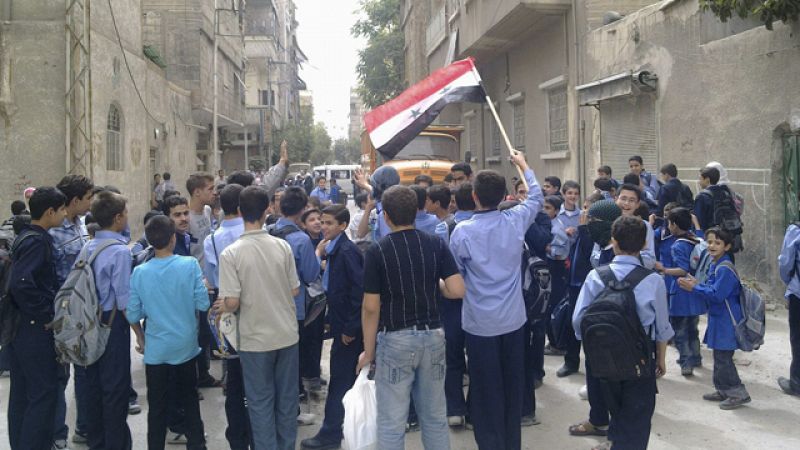El régimen sirio mata a al menos 22 personas en otro viernes de protestas y cerca a los desertores