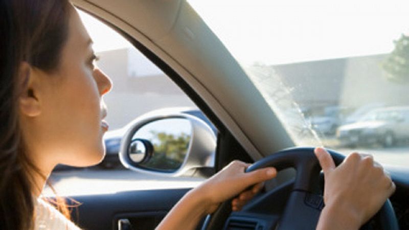 Tráfico prueba un examen de conducir "sin órdenes" del examinador