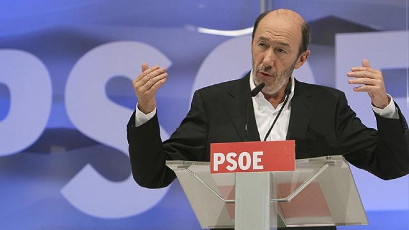 Rubalcaba propone un pacto por el empleo en un discurso crítico con el PP: "No me dejaré ganar"