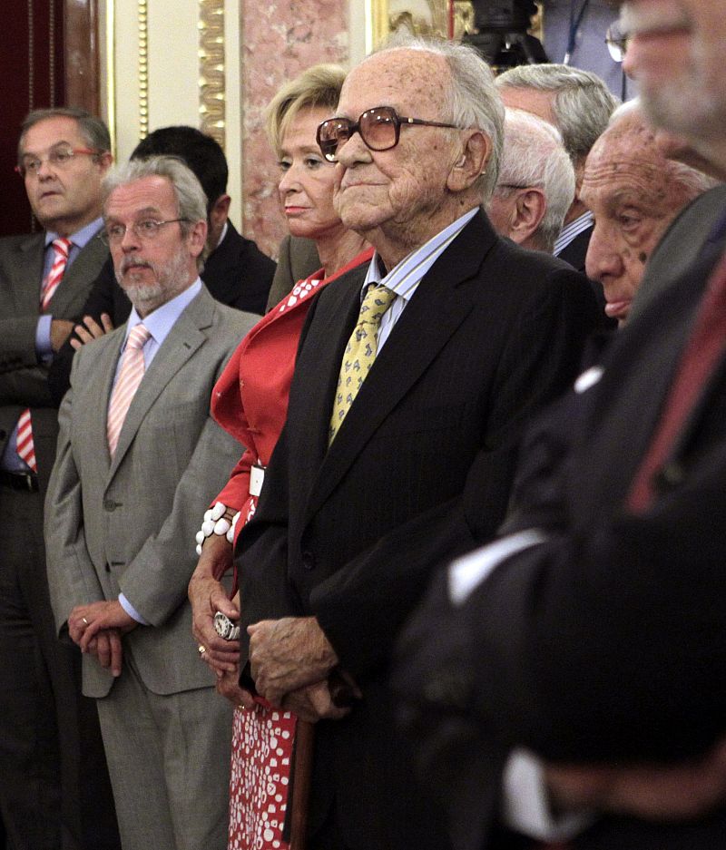 Santiago Carrillo, ingresado en estado leve por una infección de orina