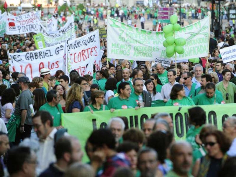 Miles de manifestantes recorren Madrid por tercera vez en protesta por los "recortes" en educación