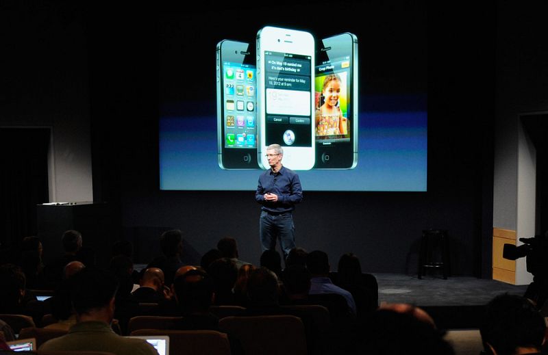 El iPhone 4S ve la luz eclipsado por una presentación aburrida y decepcionante