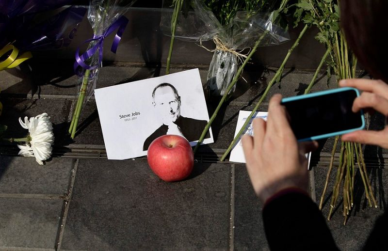 #ThankYouSteve: homenajes en la Red y altares en las tiendas Apple tras la muerte de Jobs