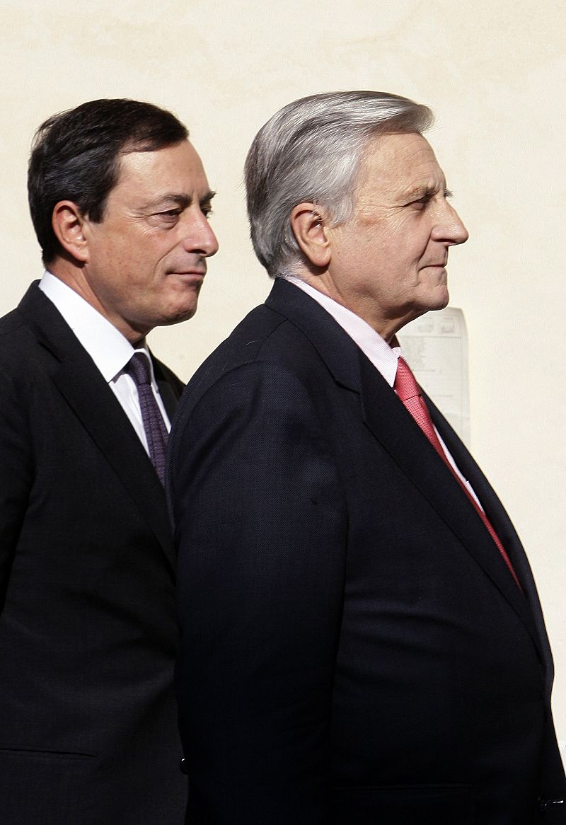 Trichet pasa el relevo a Draghi en el BCE sin sofocar la crisis de deuda que amenaza al euro