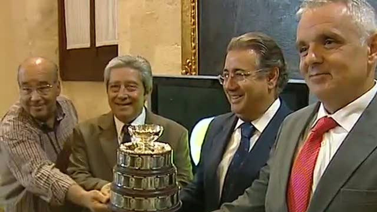 Mientras en Sevilla se presentaba la final de la Copa Davis, con presencia del alcalde, Juan Ignacio Zoido, y el presidente de la RFET, José Luis Escañuela, en Valencia su alcaldesa, Rita Barberá, y el presidente de la Federación territorial, José Em