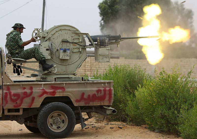 Los rebeldes lanzan una gran ofensiva para hacerse con el control total de Sirte