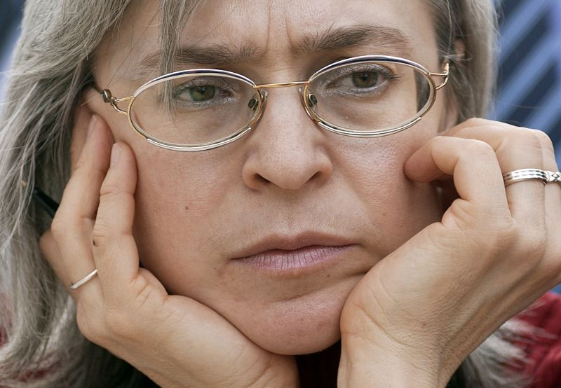 Rusia anuncia cargos contra un presunto asesino de Politkovskaya en el aniversario de su muerte