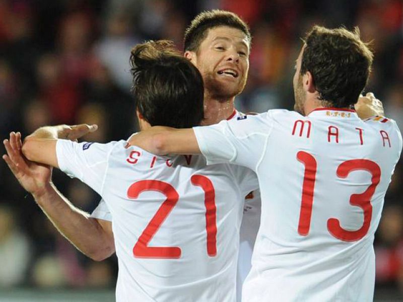 España mantiene el pleno con su primera victoria en República Checa (0-2)