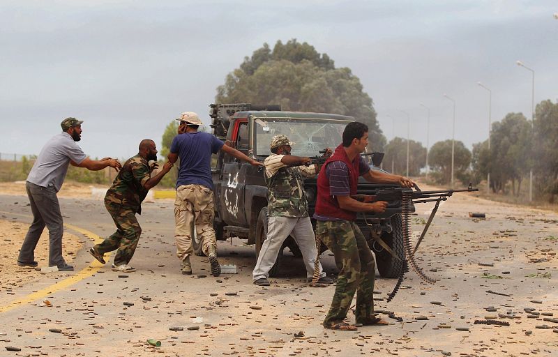 Las fuerzas del nuevo régimen libio prosiguen sus ataques sobre Sirte, donde los gadafistas resisten