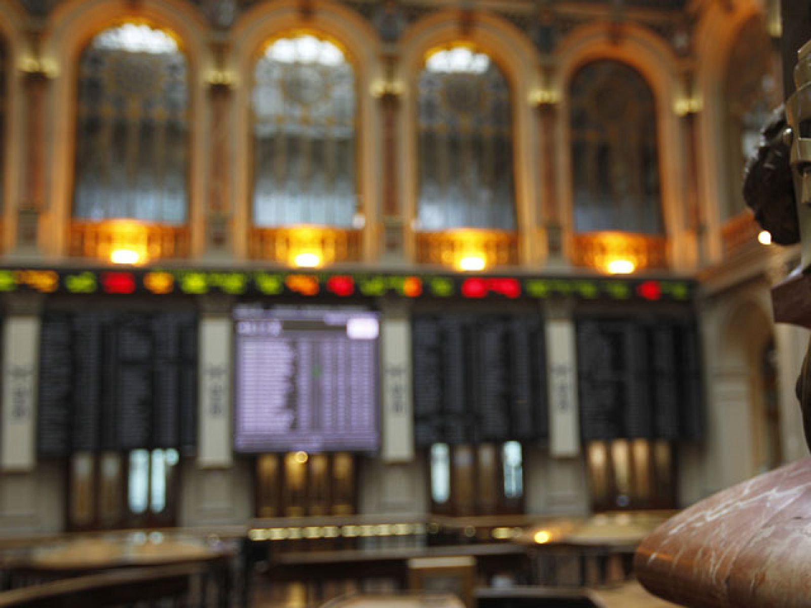 La Bolsa española sube más un 1% tras la rebaja de calificación de la deuda