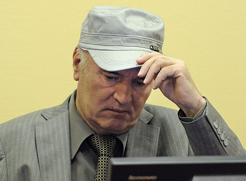 El exlíder serbobosnio Ratko Mladic recibe tratamiento por una enfermedad sin revelar