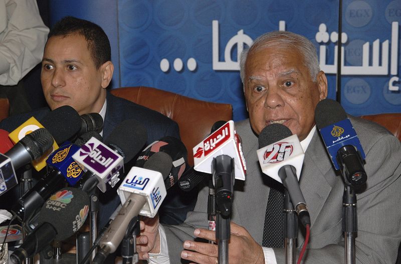 Los militares egipcios rechazan la dimisión del viceprimer ministro por la crisis de los coptos