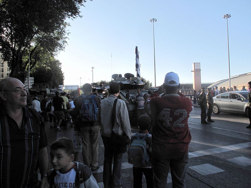 "Este año se han blindado de los abucheos en la Fiesta Nacional; y los abucheos van en el sueldo"