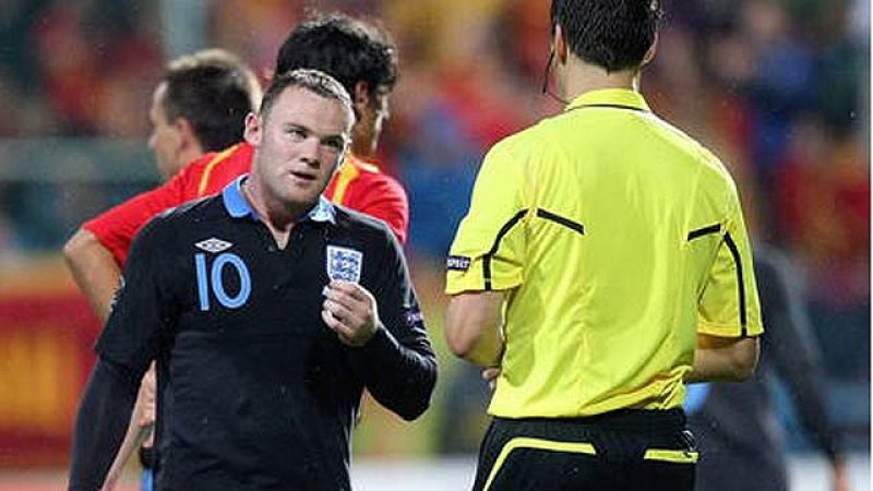 Rooney, sancionado la primera fase de la Eurocopa