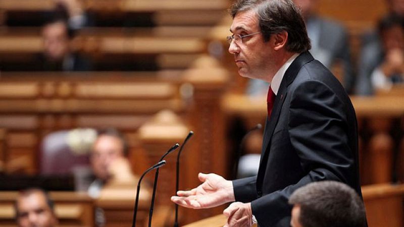 El Gobierno portugués elimina las pagas extra a funcionarios y pensionistas para 2012