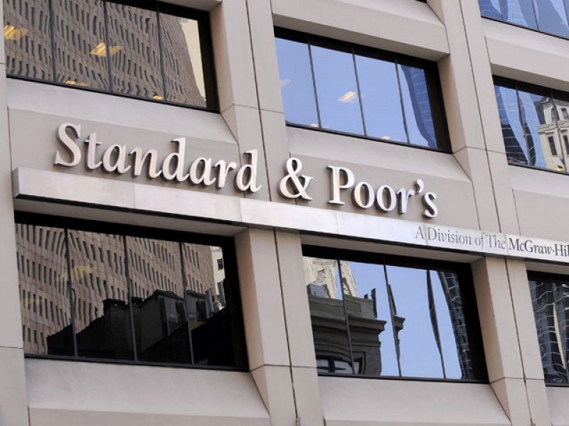 Standard & Poor's rebaja un escalón la calificación crediticia de España