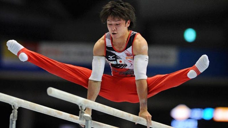 El japonés Uchimura entra en la historia de la Gimnasia con su tercer título mundial